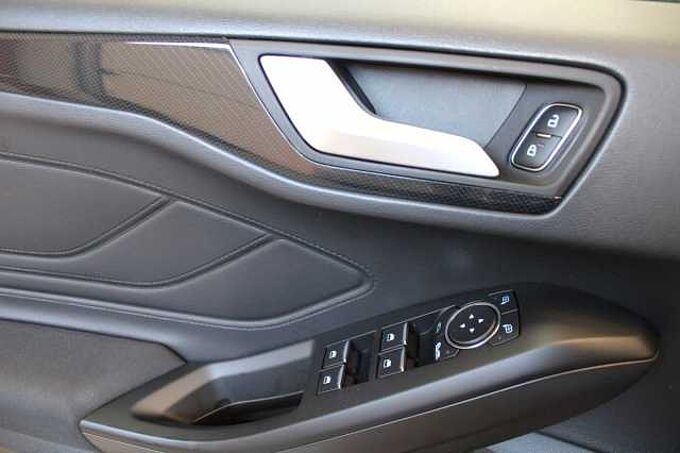 Ford Focus Lim. ST-Line 1.0l MHEV/LED/ACC/KAMERA/AHK/