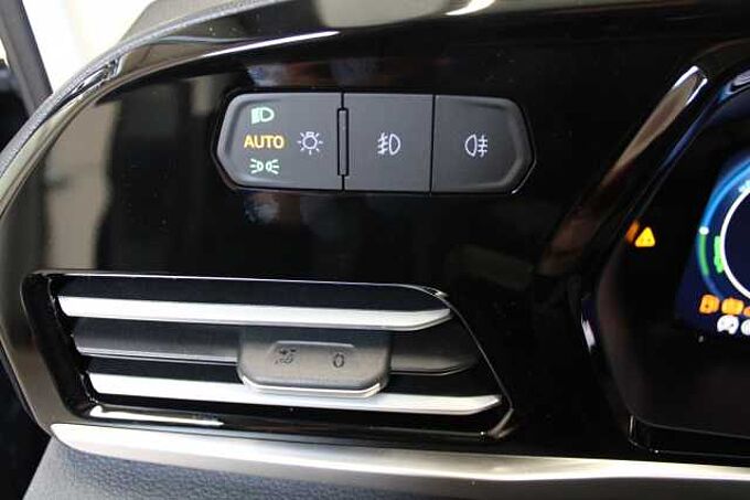 Ford Tourneo Connect L1 Titanium PHEV Auto., LED/SHZ