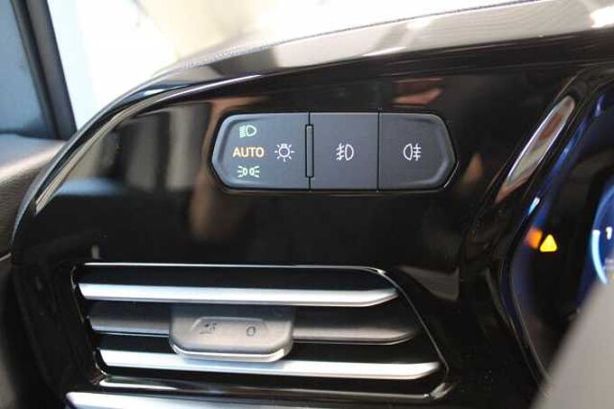 Ford Tourneo Connect L1 Titanium Auto., LED/NAVI/SHZ